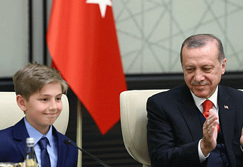 Kindertag: Präsident Erdoğan und Ministerpräsident Yıldırım übergeben ihre Sitze zwei Schülern