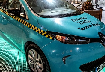 Erste Elektro-Taxis einsatzbereit