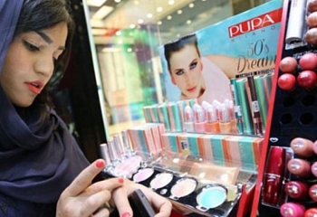 Kosmetikprodukte locken Touristen vom Nahen Osten an