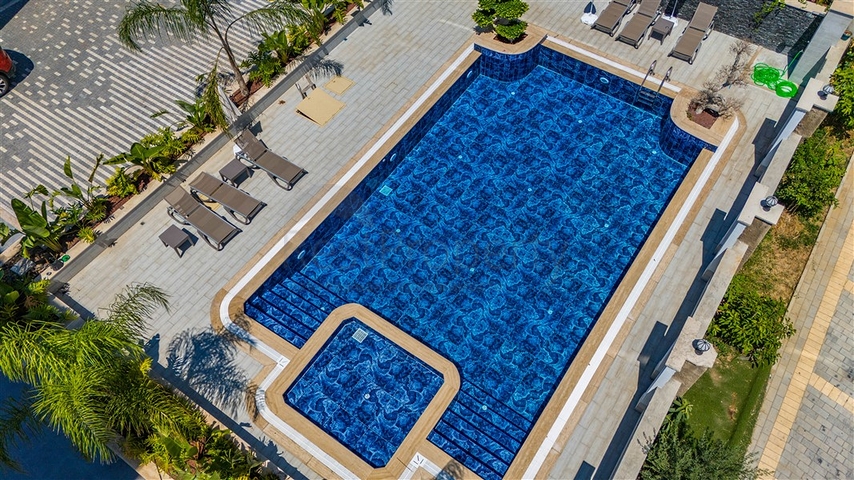 Der im Bau befindliche Komplex im Bezirk Oba