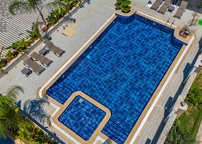 Der im Bau befindliche Komplex im Bezirk Oba