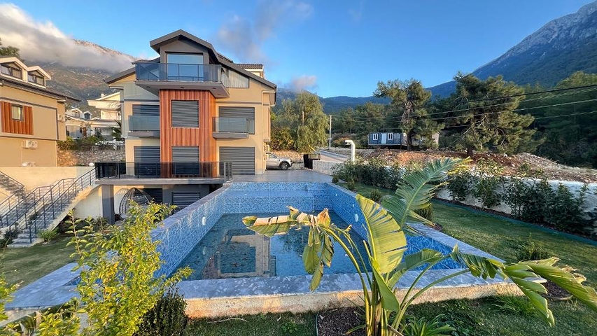 Neue 4+1-Villa in Fethiye 