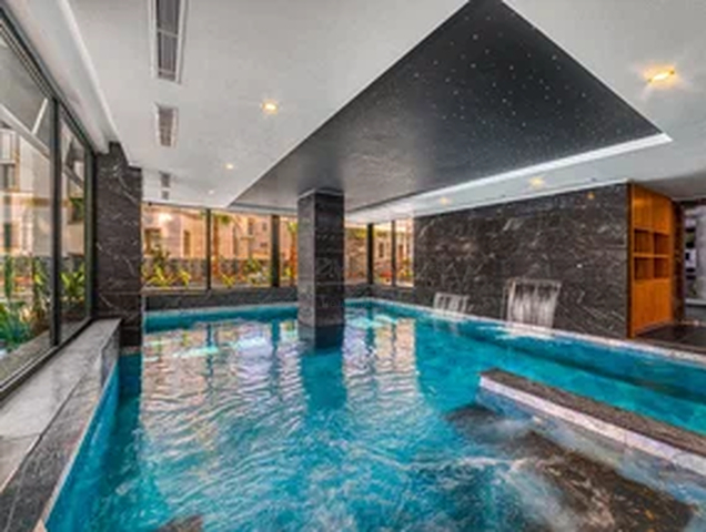 Neues Luxusprojekt mit überdachten Parkplätzen im Stadtteil Tosmur