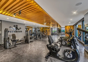 Neues Luxusprojekt mit überdachten Parkplätzen im Stadtteil Tosmur