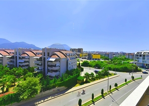 Wohnung 2+1 in einem Komplex mit Infrastruktur in der Nähe von Oba