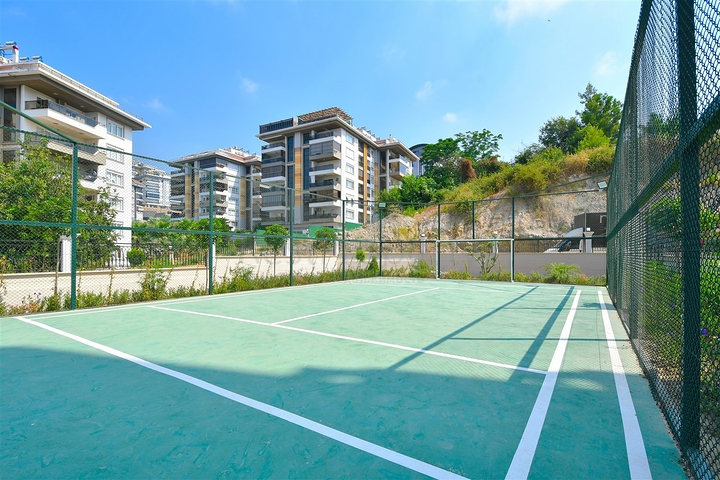 Geräumige 4+1-Wohnung in ausgezeichneter Lage in Oba/Alanya