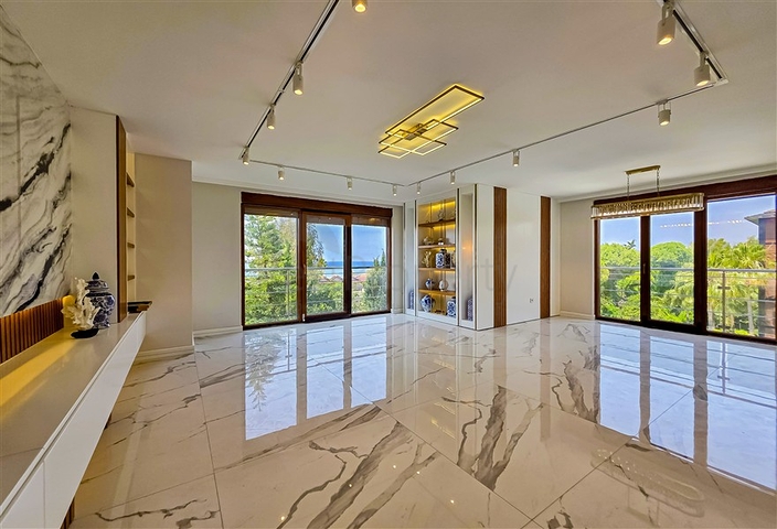 Exklusive 4+1-Wohnung in einem einzigartigen Komplex im Zentrum von Alanya