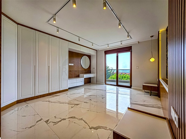 Exklusive 4+1-Wohnung in einem einzigartigen Komplex im Zentrum von Alanya