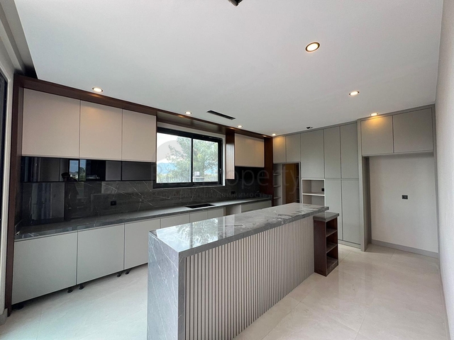 4+1-Villa in der Region Doshemealty - Antalya 