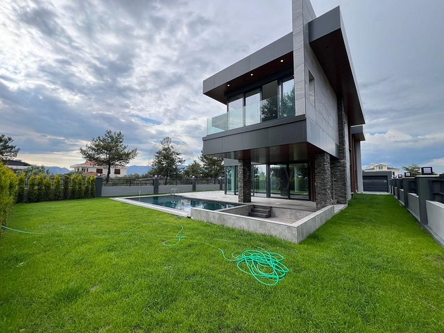 4+1-Villa in der Region Doshemealty - Antalya 