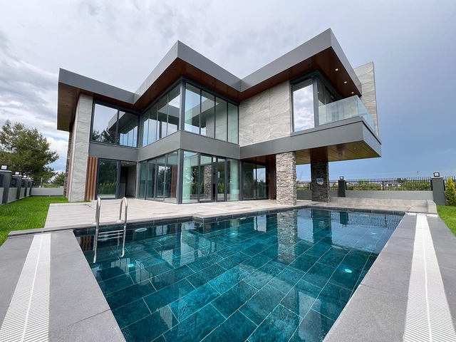 4+1-Villa in der Region Doshemealty - Antalya 