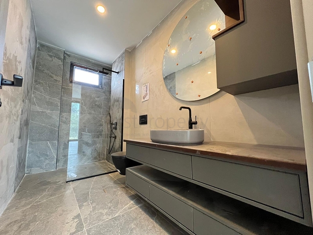 4+1-Villa in der Region Doshemealty - Antalya 