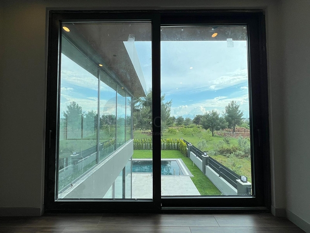 4+1-Villa in der Region Doshemealty - Antalya 