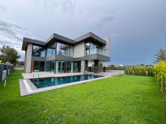 4+1-Villa in der Region Doshemealty - Antalya 