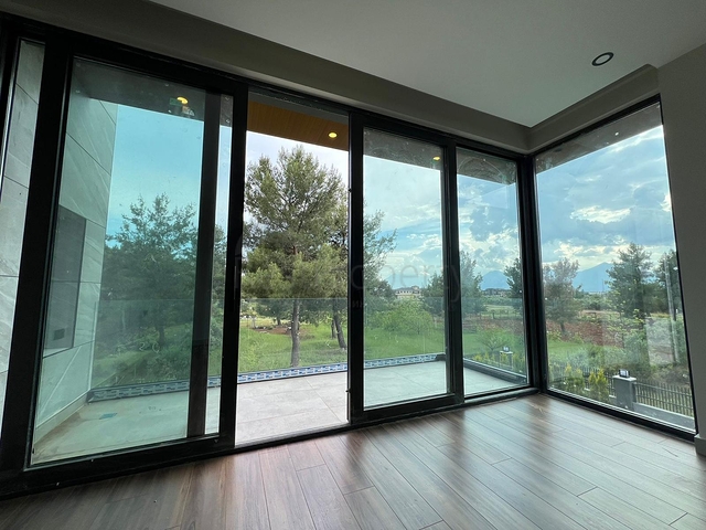 4+1-Villa in der Region Doshemealty - Antalya 