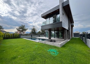 4+1-Villa in der Region Doshemealty - Antalya 