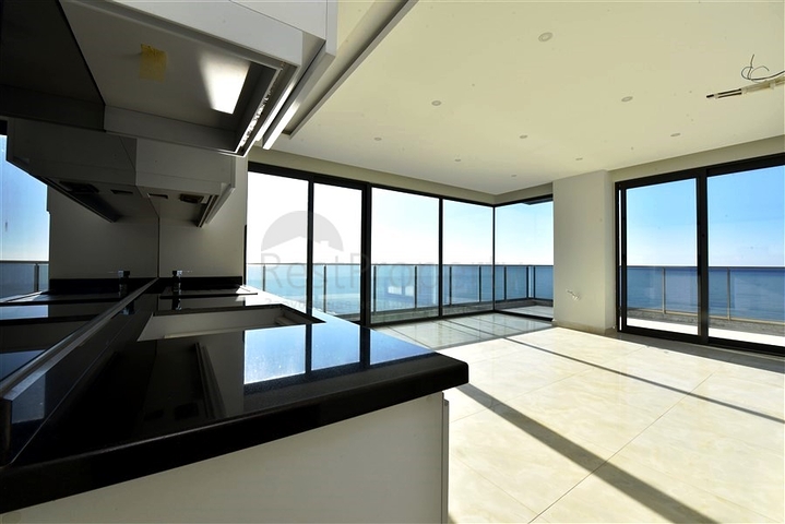 2+1 Wohnung mit Panoramablick auf das Meer im Stadtteil Mahmutlar