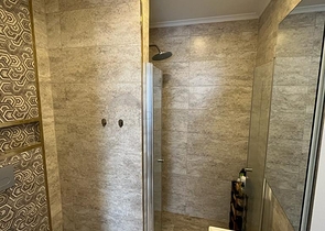 Zweistöckige 2+1-Maisonette im Bereich der beiden 