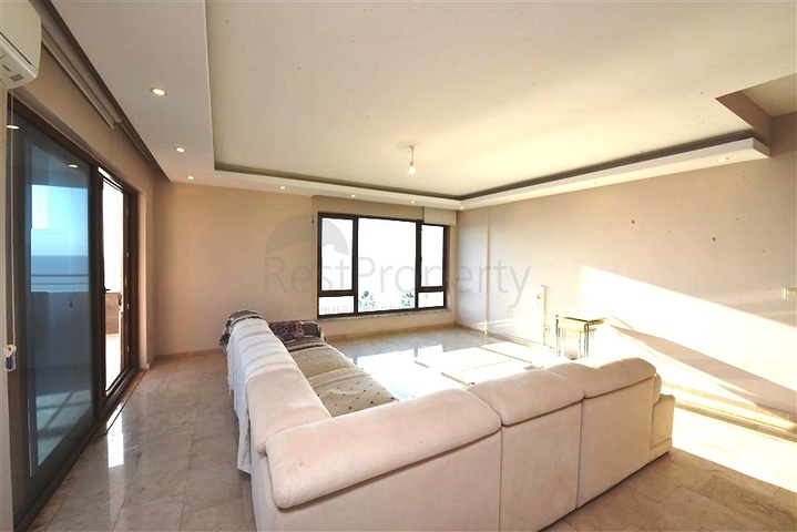 Geräumige Dreizimmerwohnung an der ersten Küste