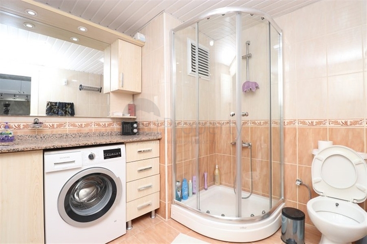 Dreizimmerwohnung in der Nähe von Kleopatra Beach