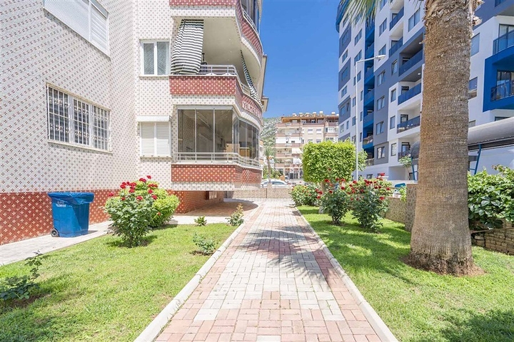 Dreizimmerwohnung in der Nähe von Kleopatra Beach