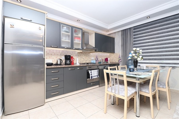 Dreizimmerwohnung in der Nähe von Kleopatra Beach