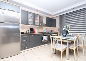 Dreizimmerwohnung in der Nähe von Kleopatra Beach