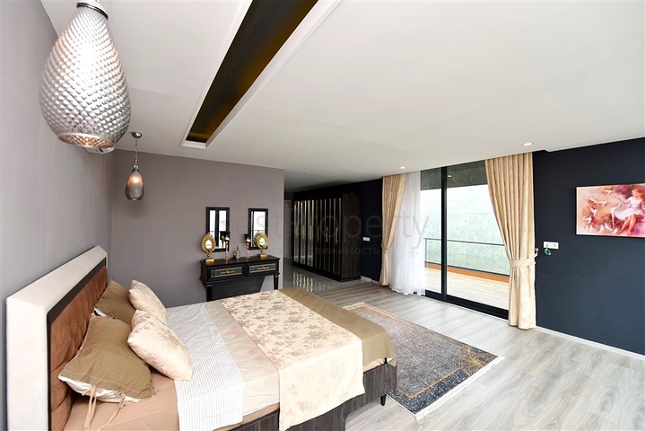 5+1-Villa in zentraler Lage in Alanya