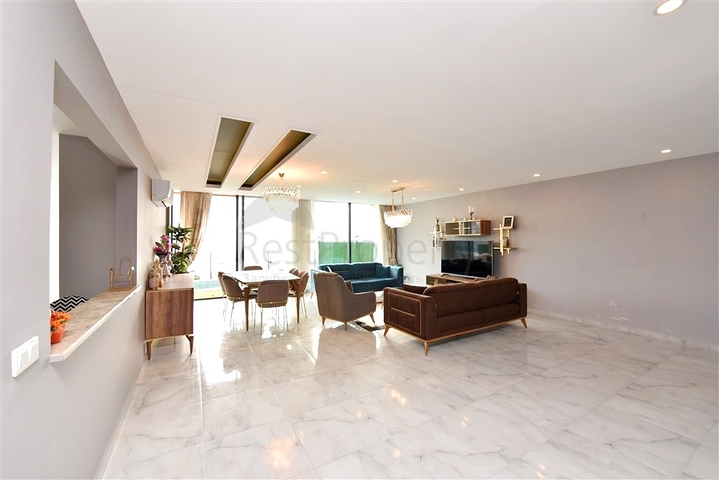 5+1-Villa in zentraler Lage in Alanya