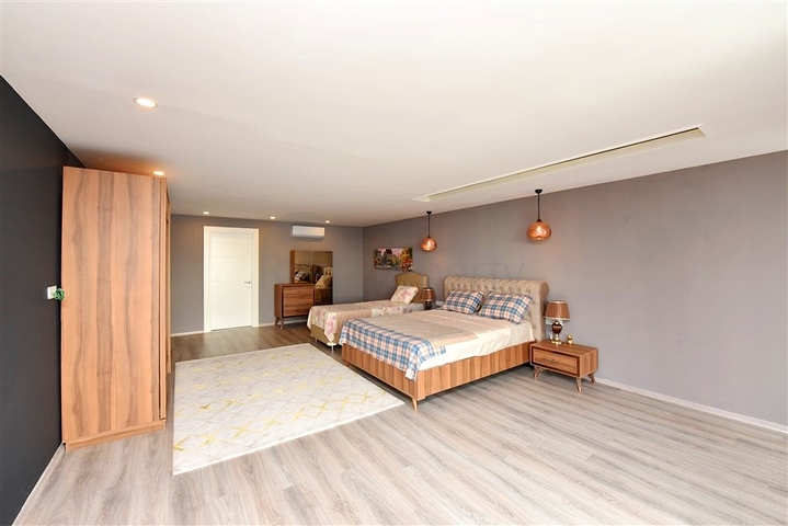 5+1-Villa in zentraler Lage in Alanya