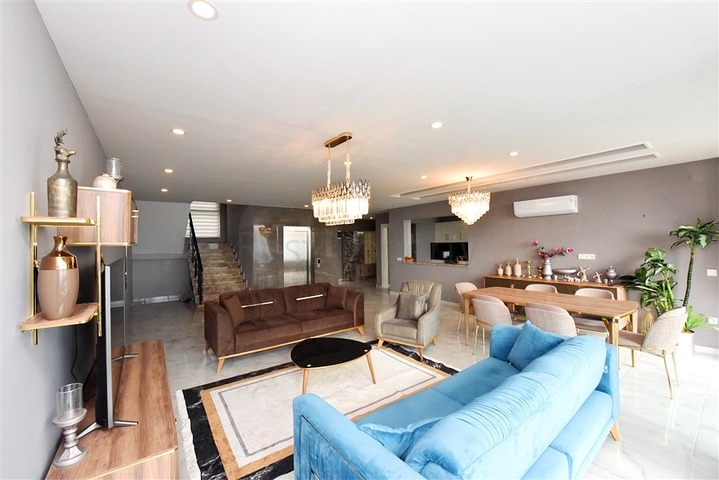 5+1-Villa in zentraler Lage in Alanya