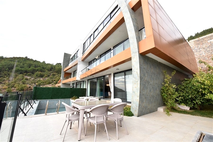 5+1-Villa in zentraler Lage in Alanya