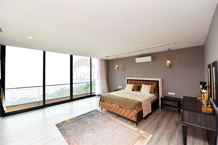 5+1-Villa in zentraler Lage in Alanya