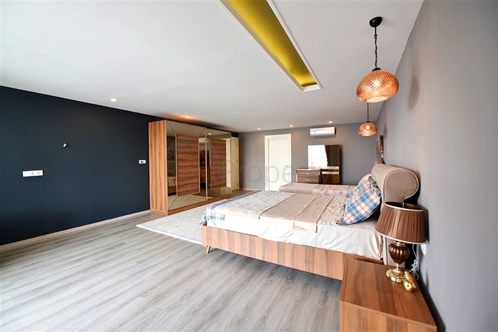 5+1-Villa in zentraler Lage in Alanya