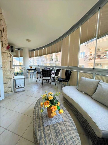 Apartment 2+1 im Stadtteil Tosmur in der Nähe des Meeres 