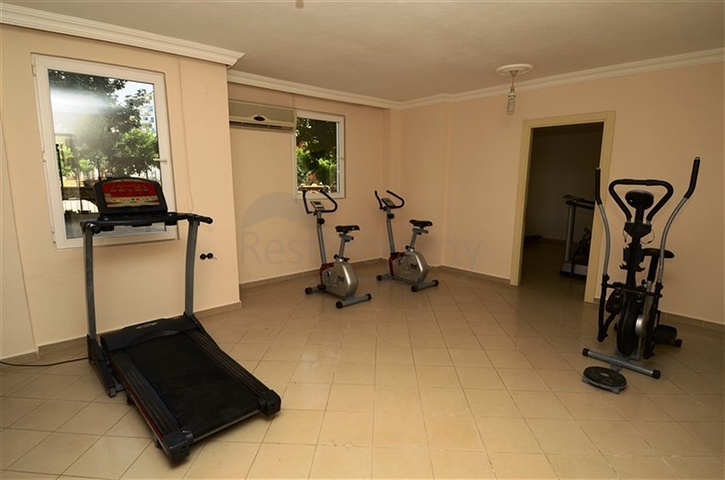 Apartment 2+1 im Stadtteil Tosmur in der Nähe des Meeres 