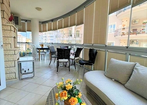 Apartment 2+1 im Stadtteil Tosmur in der Nähe des Meeres 