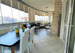 Apartment 2+1 im Stadtteil Tosmur in der Nähe des Meeres 