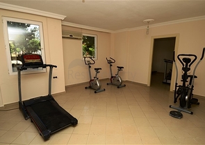 Apartment 2+1 im Stadtteil Tosmur in der Nähe des Meeres 