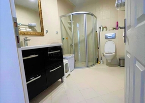 Apartment 2+1 im Stadtteil Tosmur in der Nähe des Meeres 