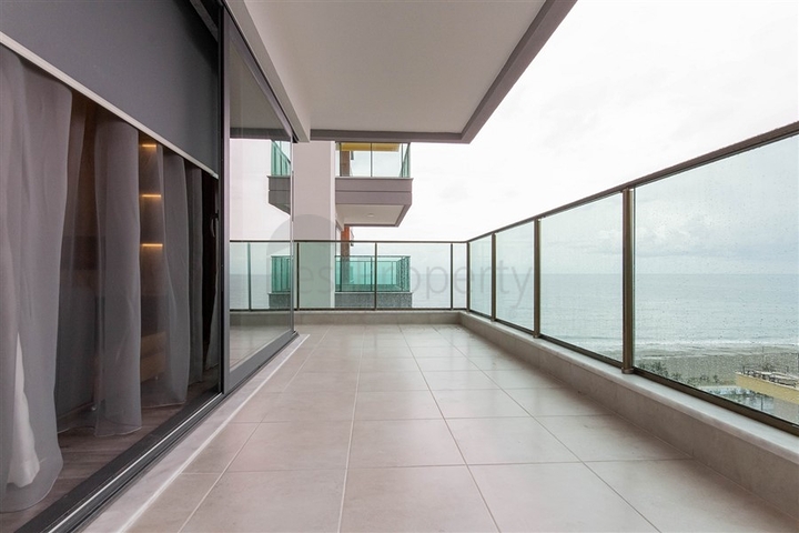 Möblierte 2+1-Wohnung an der ersten Küste in Mahmutlar