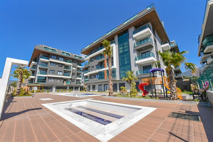 1+1 Wohnung in einem Wohnkomplexprojekt in beiden