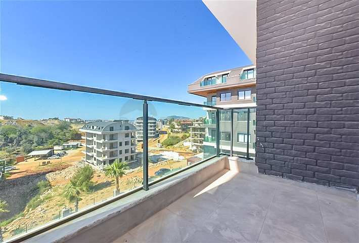 1+1 Wohnung in einem Wohnkomplexprojekt in beiden