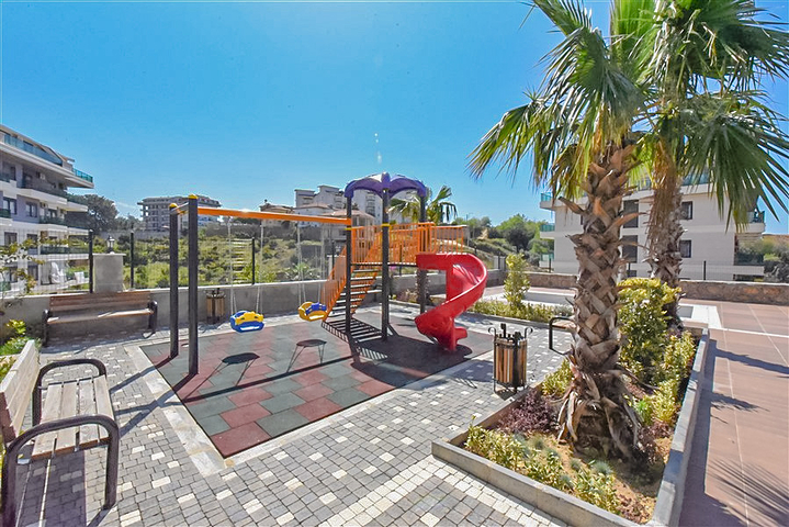 1+1 Wohnung in einem Wohnkomplexprojekt in beiden