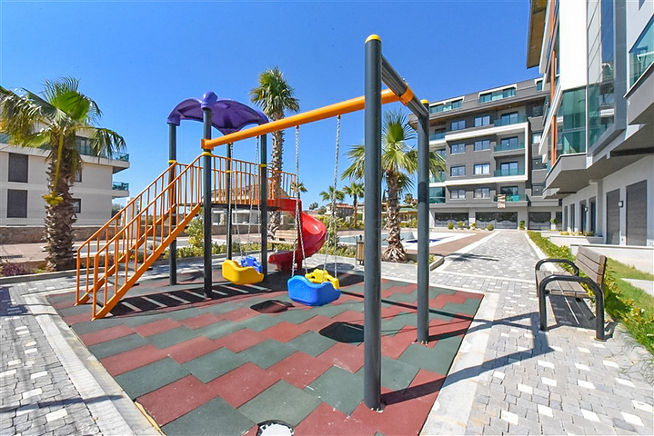 1+1 Wohnung in einem Wohnkomplexprojekt in beiden