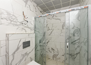 1+1 Wohnung in einem Wohnkomplexprojekt in beiden