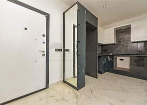 1+1 Wohnung in einem Wohnkomplexprojekt in beiden