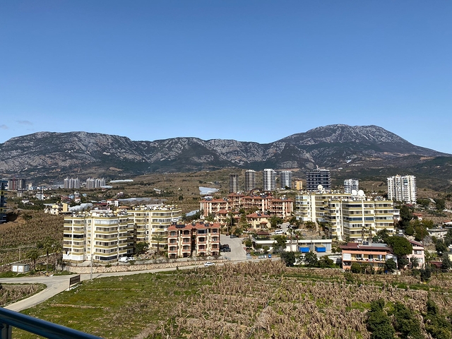 Drei-Zimmer-Penthouse in einer Wohnanlage mit Infrastruktur