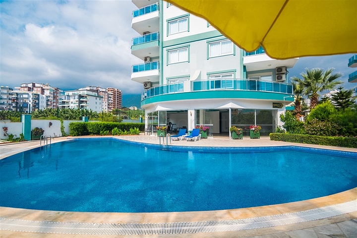 Drei-Zimmer-Penthouse in einer Wohnanlage mit Infrastruktur