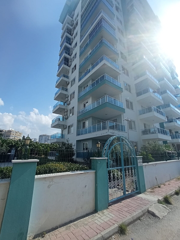 Drei-Zimmer-Penthouse in einer Wohnanlage mit Infrastruktur